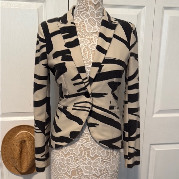 Only Black and Cream Patterned Blazer EU 38/S - Picture 1 of 8